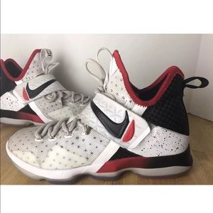 Nike Men’s Lebron XIV 14 Shoes University Size 8.5